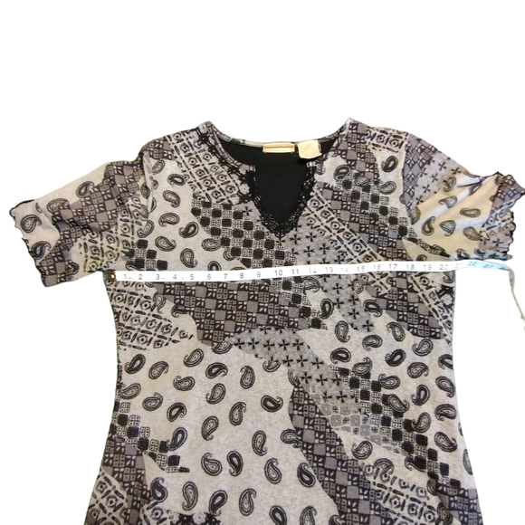 NWOT Expressions gray & black asymmetrical short sleeve dress - vneck - Picture 4 of 5